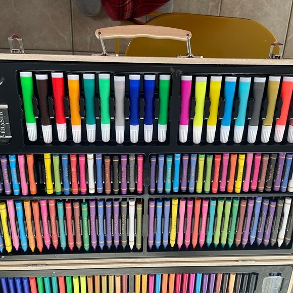 180 pieces art set nwot - Picture 3 of 5